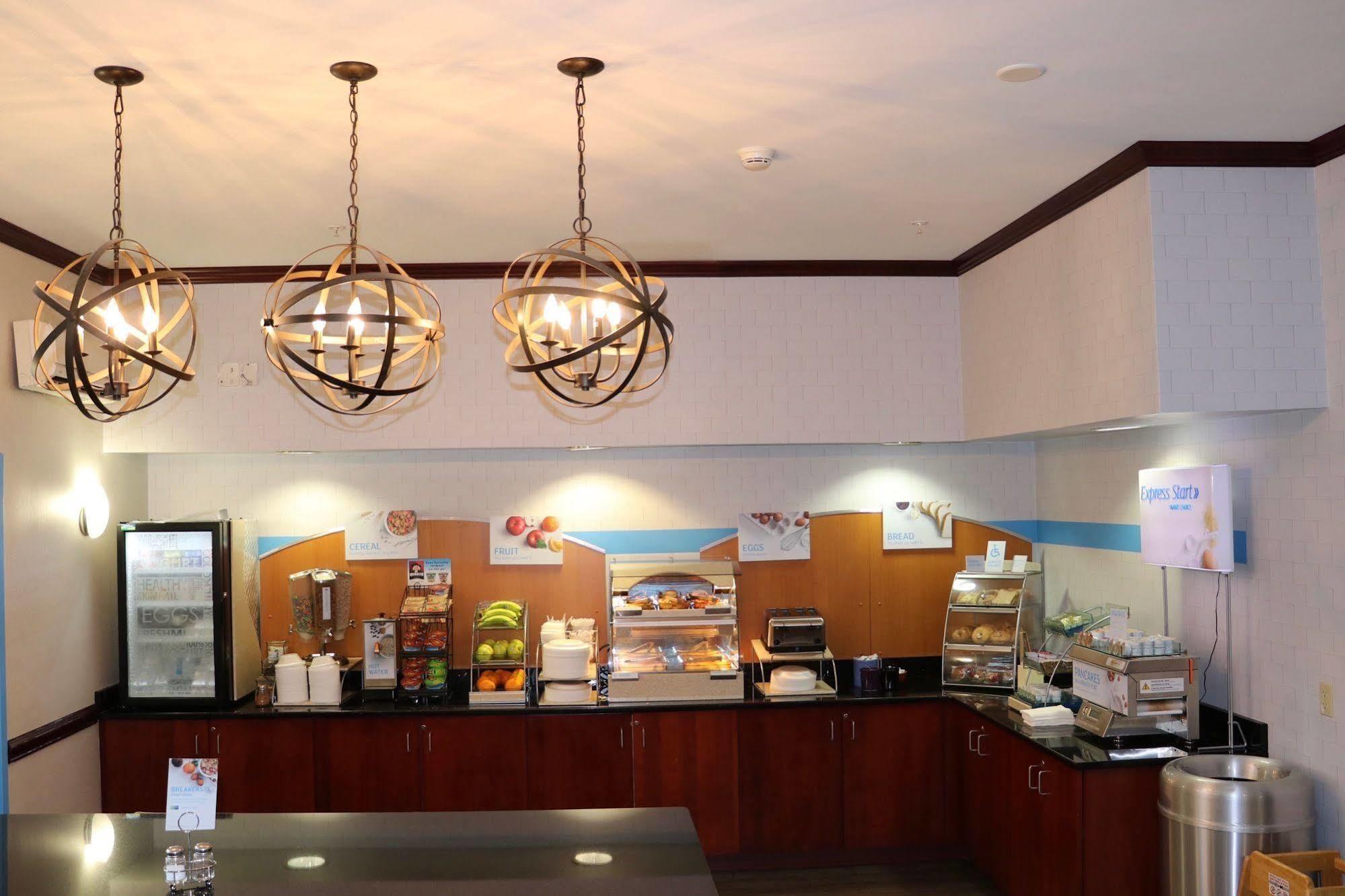 Holiday Inn Express And Suites Allentown West By Ihg Zewnętrze zdjęcie